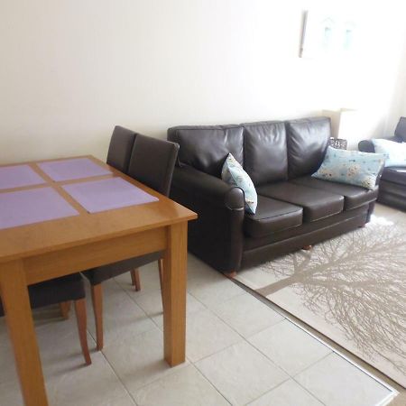 דירות בורנמות' Walking Distance To Beach , Close To Town Center מראה חיצוני תמונה